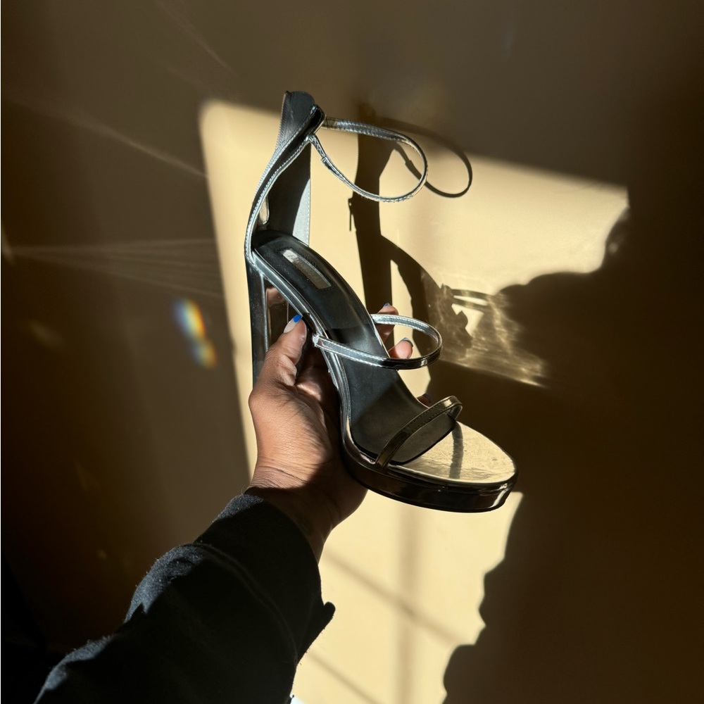 Forever 21 Silver Heels Size:10 Great Quality